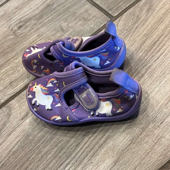 Lot size 6 leather sandals Mary Jane jellies and water shoes - Picture 7 of 9